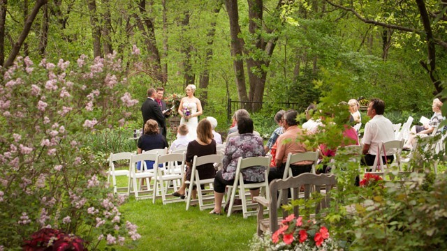 Poroka na travniku